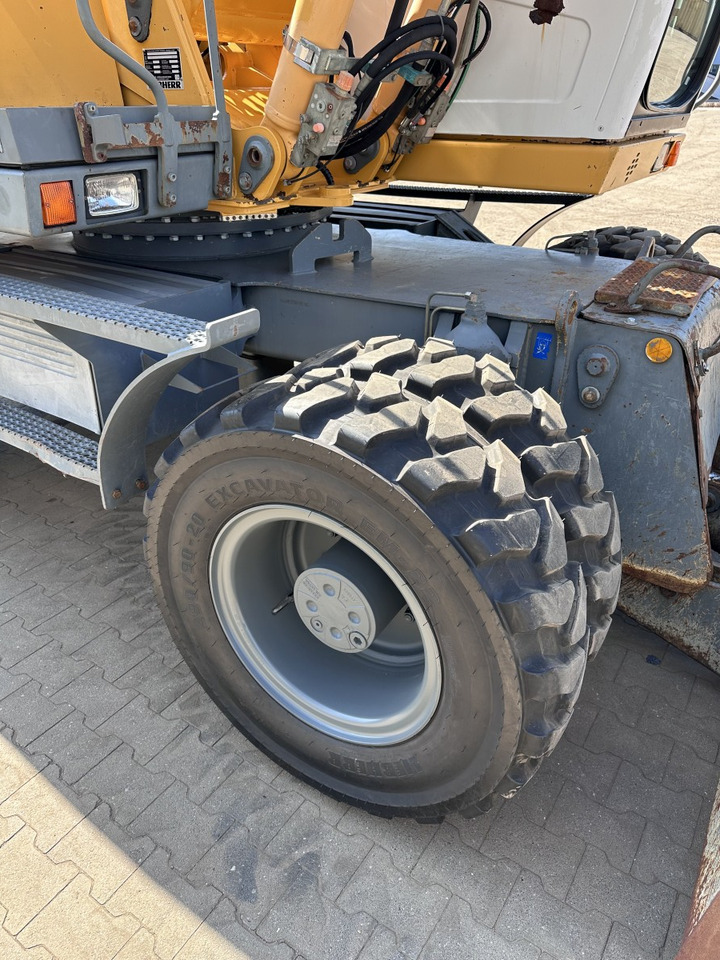 Pelle sur pneus LIEBHERR A 314 All hydr. lines SW 33- 30 Km/h: photos 30