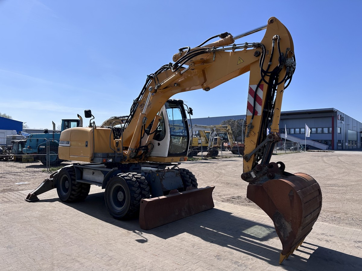 Pelle sur pneus LIEBHERR A 314 All hydr. lines SW 33- 30 Km/h: photos 7