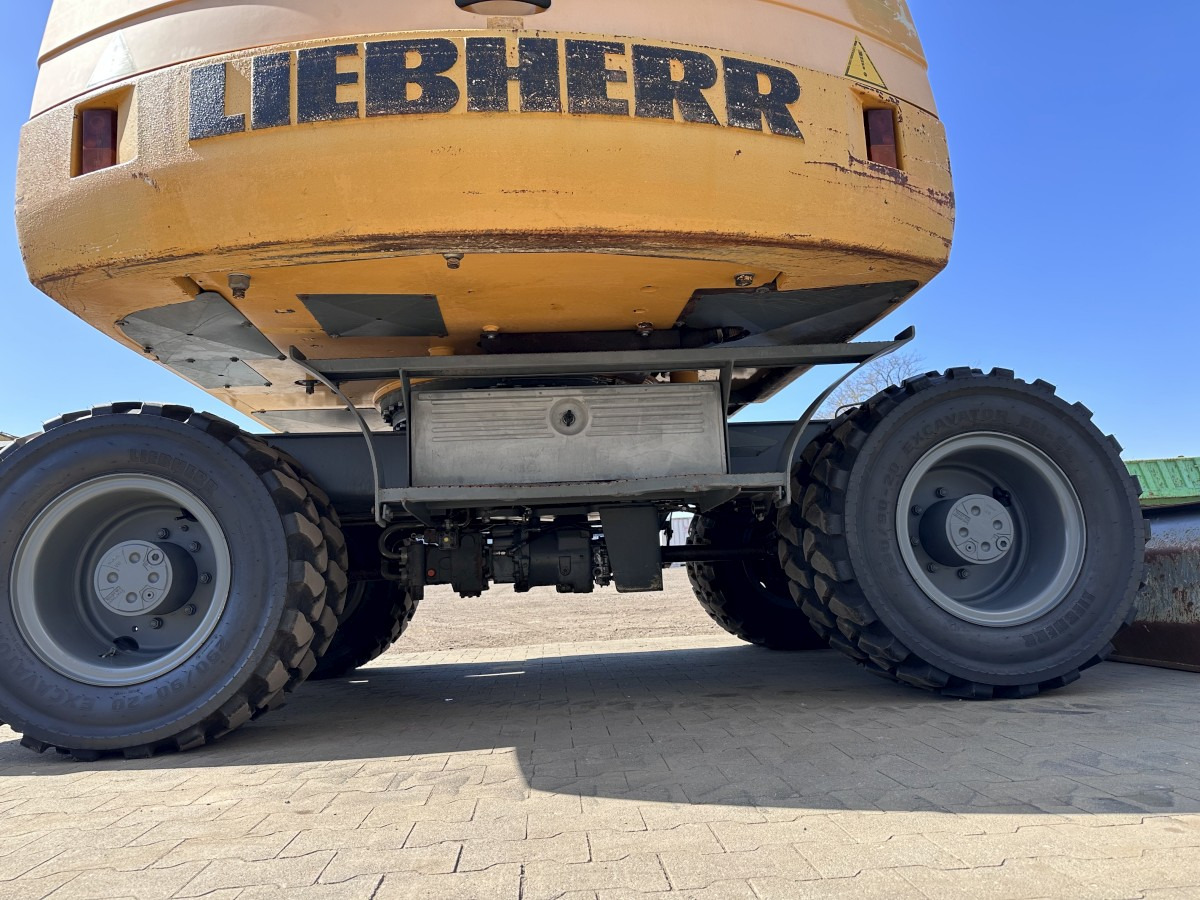 Pelle sur pneus LIEBHERR A 314 All hydr. lines SW 33- 30 Km/h: photos 44