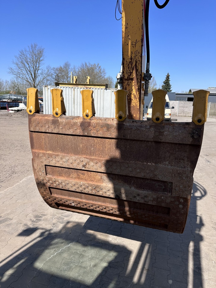 Pelle sur pneus LIEBHERR A 314 All hydr. lines SW 33- 30 Km/h: photos 36
