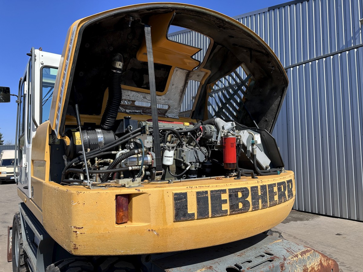 Pelle sur pneus LIEBHERR A 314 All hydr. lines SW 33- 30 Km/h: photos 20