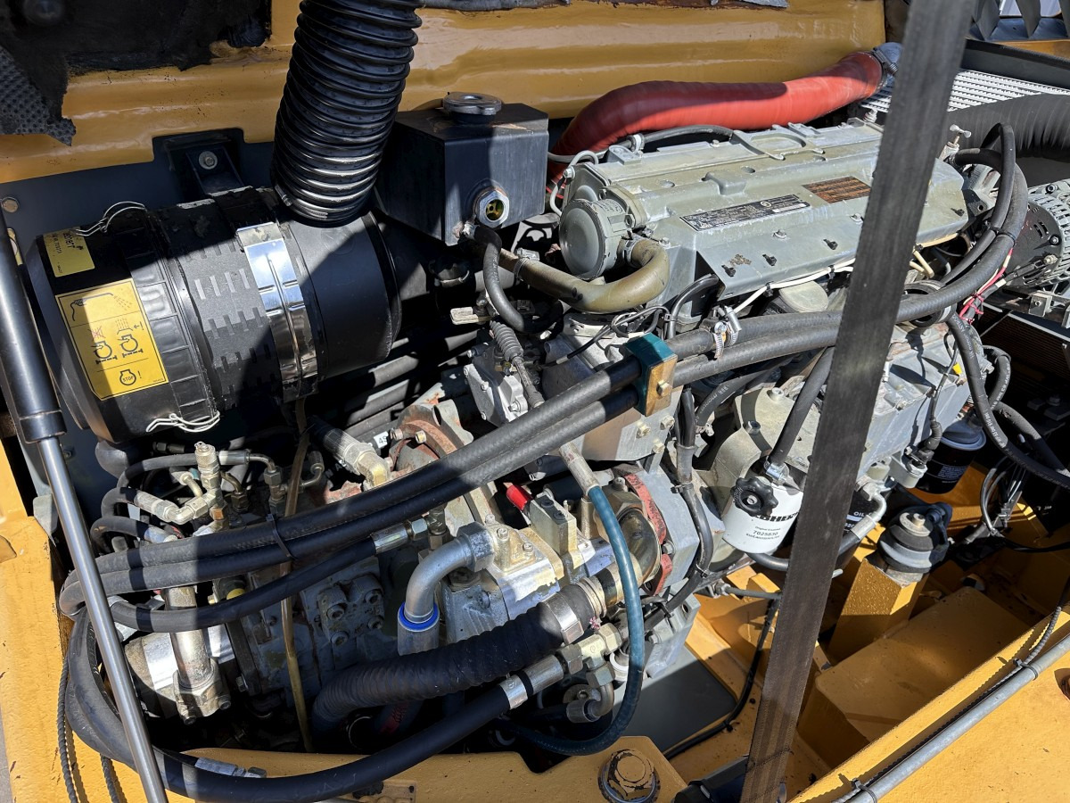 Pelle sur pneus LIEBHERR A 314 All hydr. lines SW 33- 30 Km/h: photos 23