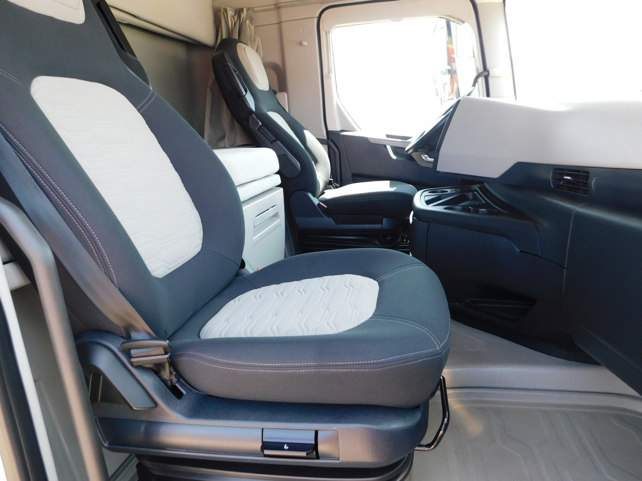 Ford F max ll 4x2 scab e6 12s2620 - Tracteur routier: photos 5 Ford F max ll 4x2 scab e6 12s2620 - Tracteur routier: photos 5