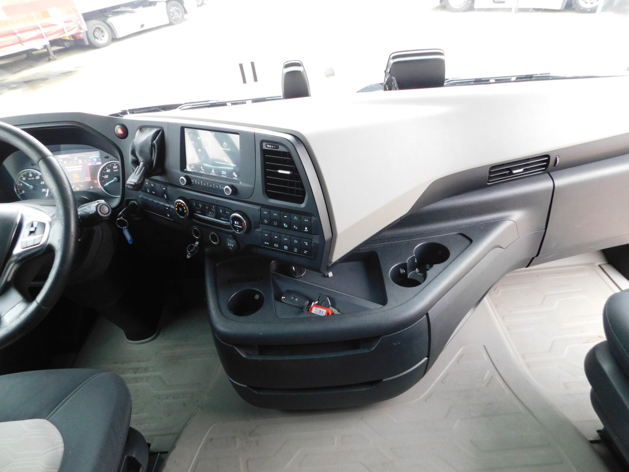 Tracteur routier Ford F max ll 4x2 scab e6 12tx2620: photos 7 Tracteur routier Ford F max ll 4x2 scab e6 12tx2620: photos 7