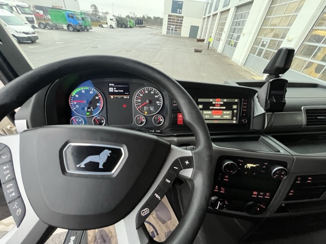 MAN TGX 18.460 4x4H BLS Euro6 Klima Luftfeder ZV - Tracteur routier: photos 4 MAN TGX 18.460 4x4H BLS Euro6 Klima Luftfeder ZV - Tracteur routier: photos 4