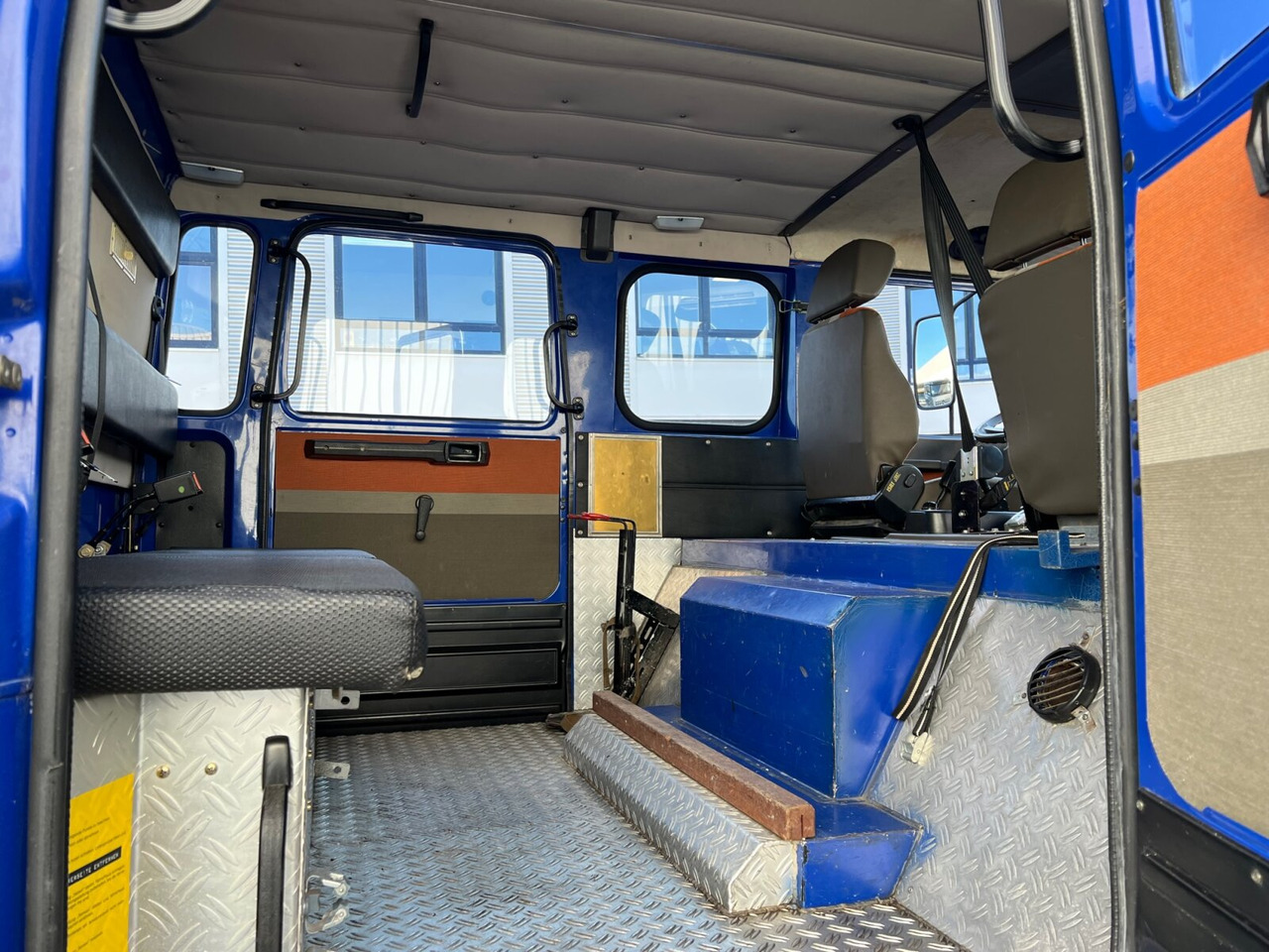 120-23 AW 4x4 Doka 120-23 AW 4x4 Doka, V8-Motor, Mannschaftswagen 16 Sitze, Seilwinde - Camion de pompier: photos 4 120-23 AW 4x4 Doka 120-23 AW 4x4 Doka, V8-Motor, Mannschaftswagen 16 Sitze, Seilwinde - Camion de pompier: photos 4