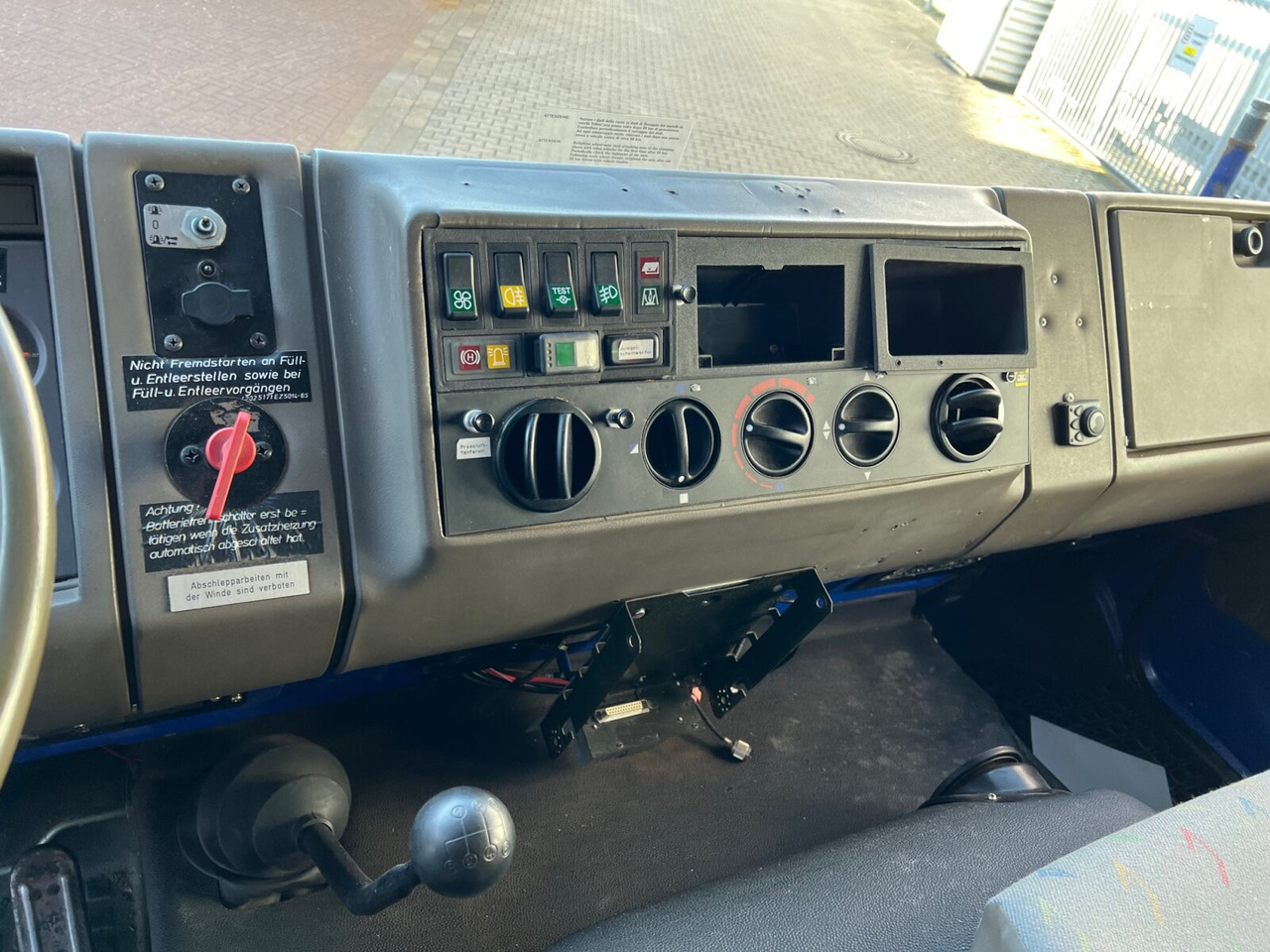 120-23 AW 4x4 Doka 120-23 AW 4x4 Doka, V8-Motor, Mannschaftswagen 16 Sitze, Seilwinde - Camion de pompier: photos 2 120-23 AW 4x4 Doka 120-23 AW 4x4 Doka, V8-Motor, Mannschaftswagen 16 Sitze, Seilwinde - Camion de pompier: photos 2