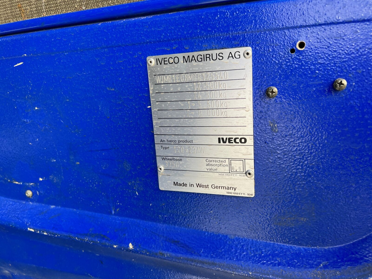 120-23 AW 4x4 Doka 120-23 AW 4x4 Doka, V8-Motor, Mannschaftswagen 16 Sitze, Seilwinde - Camion de pompier: photos 5 120-23 AW 4x4 Doka 120-23 AW 4x4 Doka, V8-Motor, Mannschaftswagen 16 Sitze, Seilwinde - Camion de pompier: photos 5