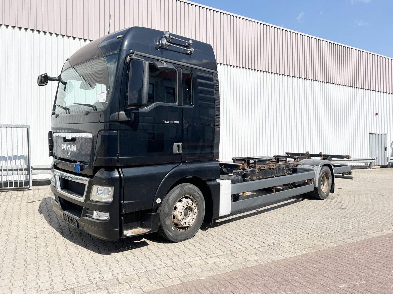 MAN TGA 18.360 4x2 LL TGA 18.360 4x2 LL, Fahrschulausstattung - Camion: photos 1 MAN TGA 18.360 4x2 LL TGA 18.360 4x2 LL, Fahrschulausstattung - Camion: photos 1