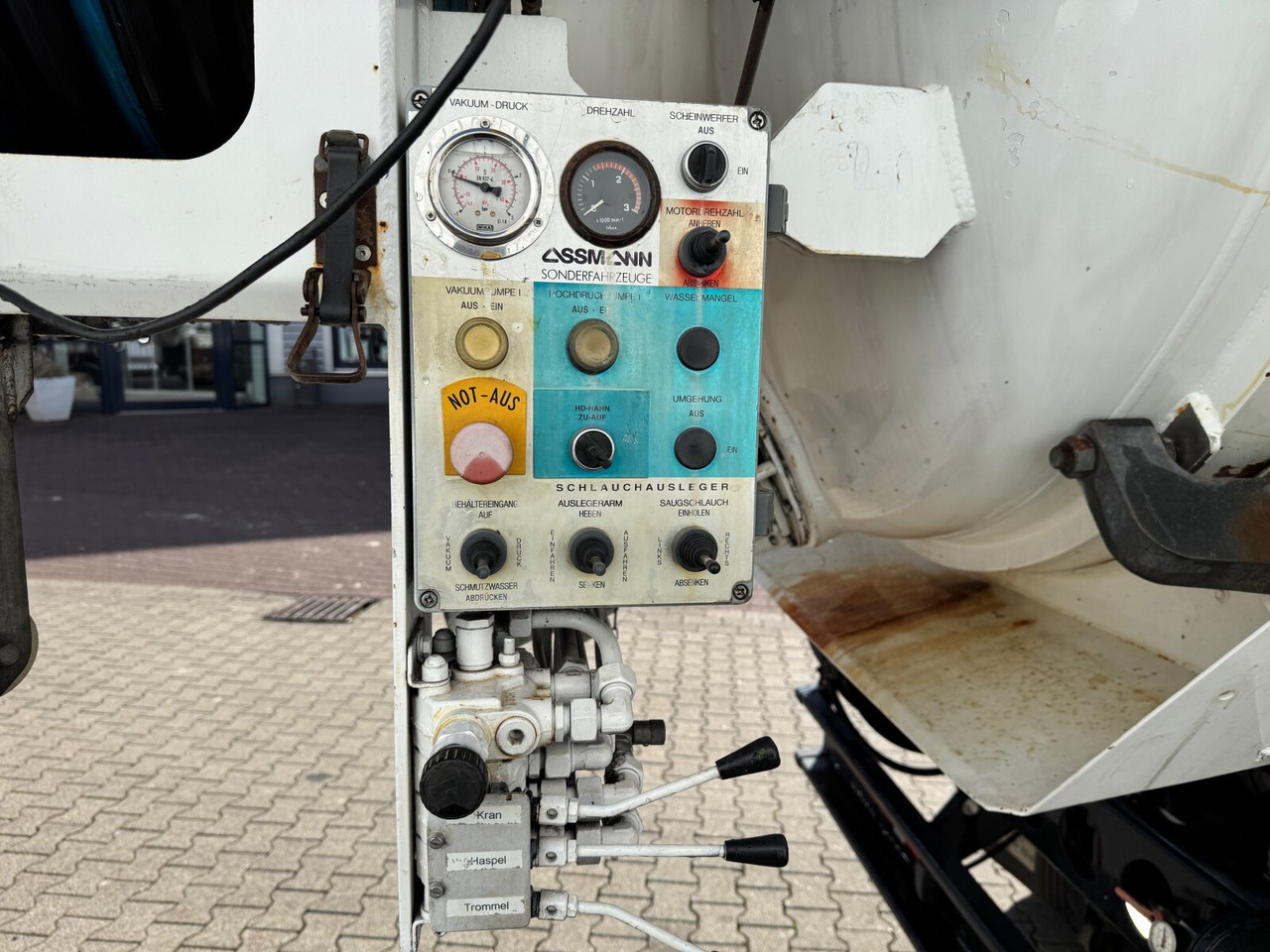 Photo d'intérieur 1: Camion MAN TGM 18.284 4x2 BL TGM 18.284 4x2 BL, Assmann Saug- und Spülwagen 9m³ Photo d'intérieur 1: Camion MAN TGM 18.284 4x2 BL TGM 18.284 4x2 BL, Assmann Saug- und Spülwagen 9m³