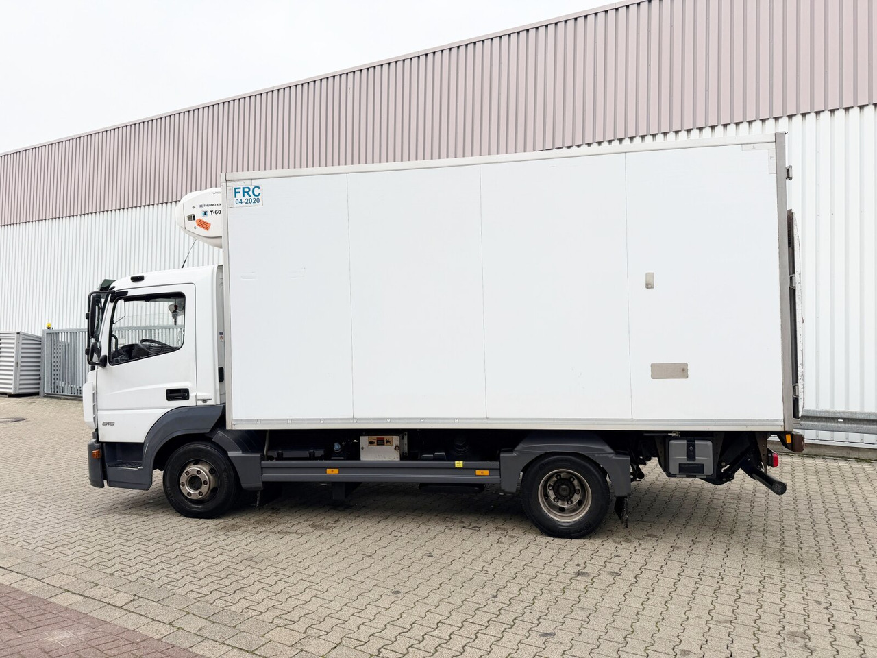 Mercedes-Benz Atego 816 4x2 Atego 816 4x2, Kühlkoffer, Trennwand, ThermoKing, LBW Sörensen - Camion: photos 5 Mercedes-Benz Atego 816 4x2 Atego 816 4x2, Kühlkoffer, Trennwand, ThermoKing, LBW Sörensen - Camion: photos 5