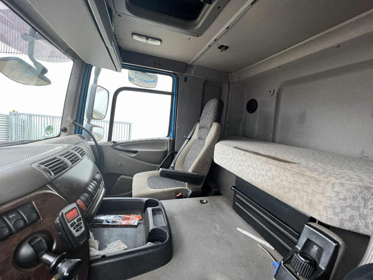 DAF AT 85.460 6x4 AT 85.460 6x4, Abrollkipper Palfinger T20 - Camion ampliroll: photos 3 DAF AT 85.460 6x4 AT 85.460 6x4, Abrollkipper Palfinger T20 - Camion ampliroll: photos 3
