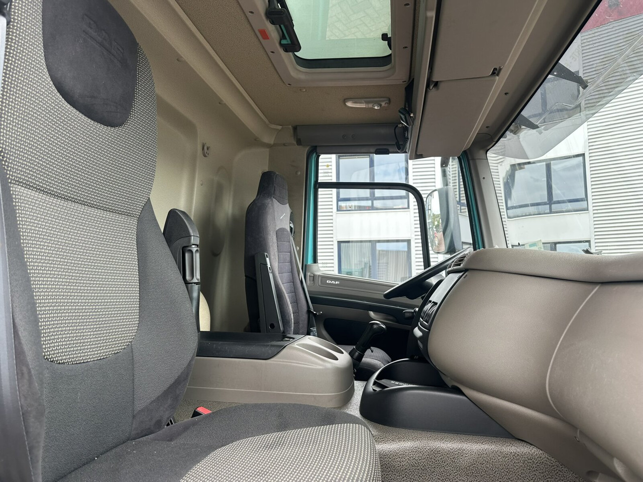 DAF CF 85.460 6x4 CF 85.460 6x4, Bordmatik links - Camion benne: photos 5 DAF CF 85.460 6x4 CF 85.460 6x4, Bordmatik links - Camion benne: photos 5