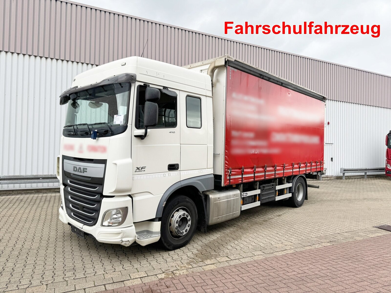 DAF XF 410 FA 4x2 XF 410 FA 4x2, Fahrschule, 2x AHK, 6 Sitze - Camion plateau: photos 1 DAF XF 410 FA 4x2 XF 410 FA 4x2, Fahrschule, 2x AHK, 6 Sitze - Camion plateau: photos 1