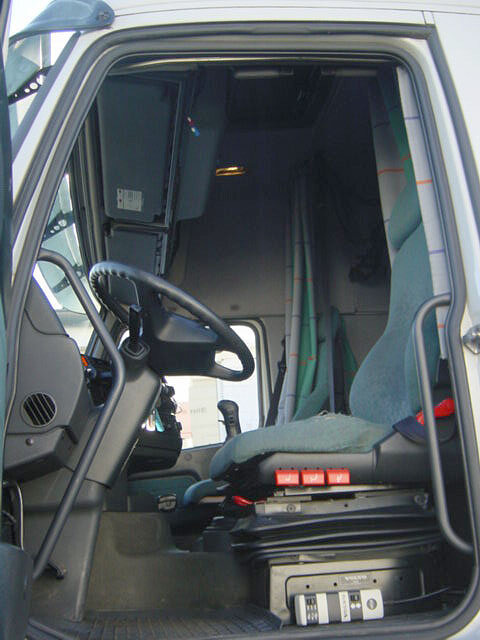 FH New 12-420 6x2 FH New 12-420 6x2 - Camion plateau: photos 4 FH New 12-420 6x2 FH New 12-420 6x2 - Camion plateau: photos 4
