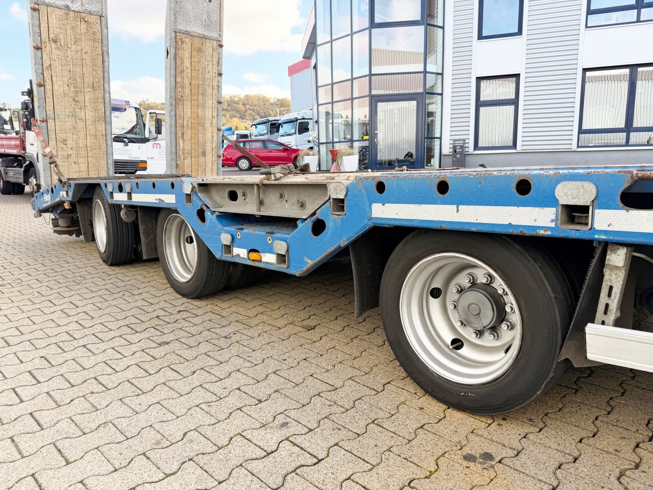 Fliegl SDS 420 T SDS 420 T, Nachlauflenkachse, Verbr. auf 3m, hydr. Rampen - Semi-remorque surbaissé: photos 2 Fliegl SDS 420 T SDS 420 T, Nachlauflenkachse, Verbr. auf 3m, hydr. Rampen - Semi-remorque surbaissé: photos 2