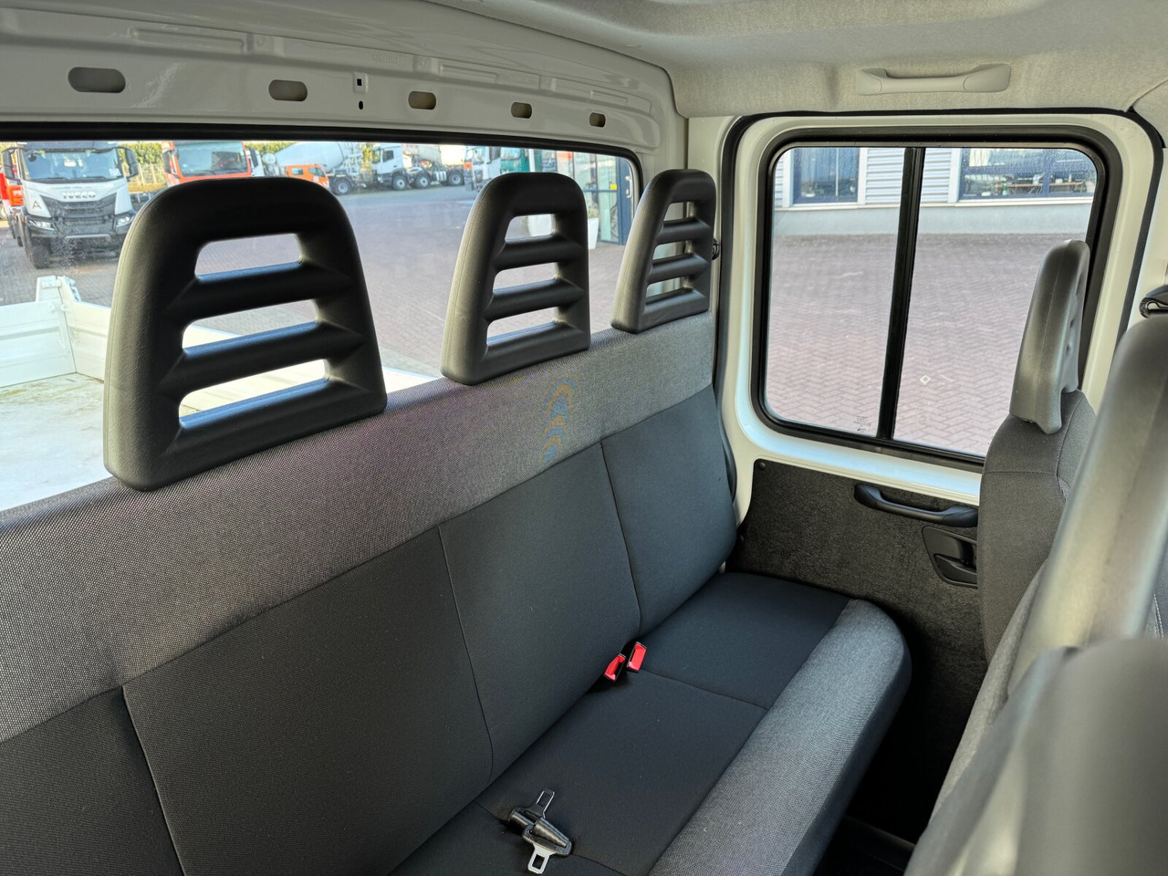 Iveco Daily 70C18 Doka 4x2 Daily 70C18 Doka 4x2 - Camion benne: photos 5 Iveco Daily 70C18 Doka 4x2 Daily 70C18 Doka 4x2 - Camion benne: photos 5