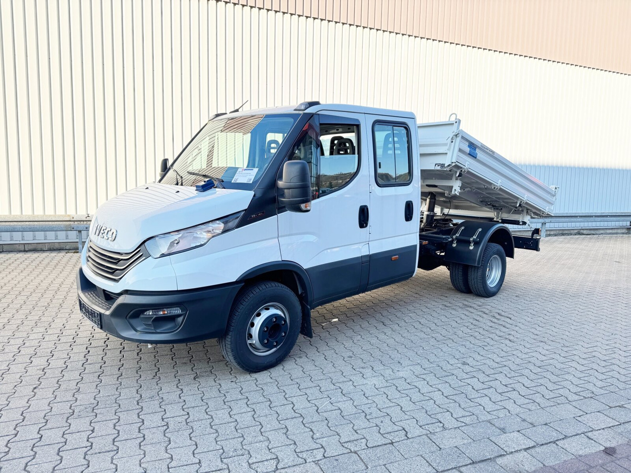 Iveco Daily 70C18 Doka 4x2 Daily 70C18 Doka 4x2 - Camion benne: photos 1 Iveco Daily 70C18 Doka 4x2 Daily 70C18 Doka 4x2 - Camion benne: photos 1