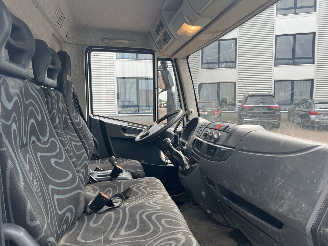 Photo d'intérieur 1: Camion plateau Iveco EuroCargo 75E18 4x2 EuroCargo 75E18 4x2, EEV