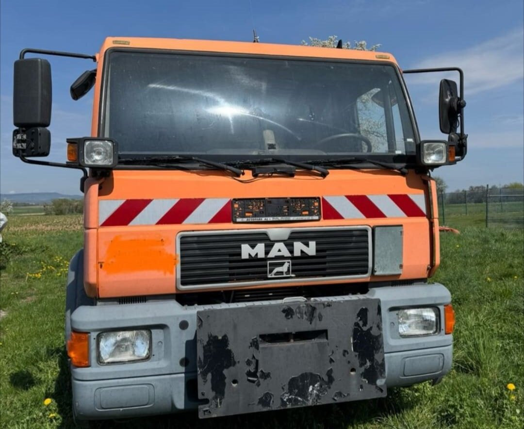 MAN LE 18.280 4x2 LL LE 18.280 4x2 LL, 6-Zylinder, Winterdienstausstattung - Camion ampliroll: photos 2 MAN LE 18.280 4x2 LL LE 18.280 4x2 LL, 6-Zylinder, Winterdienstausstattung - Camion ampliroll: photos 2