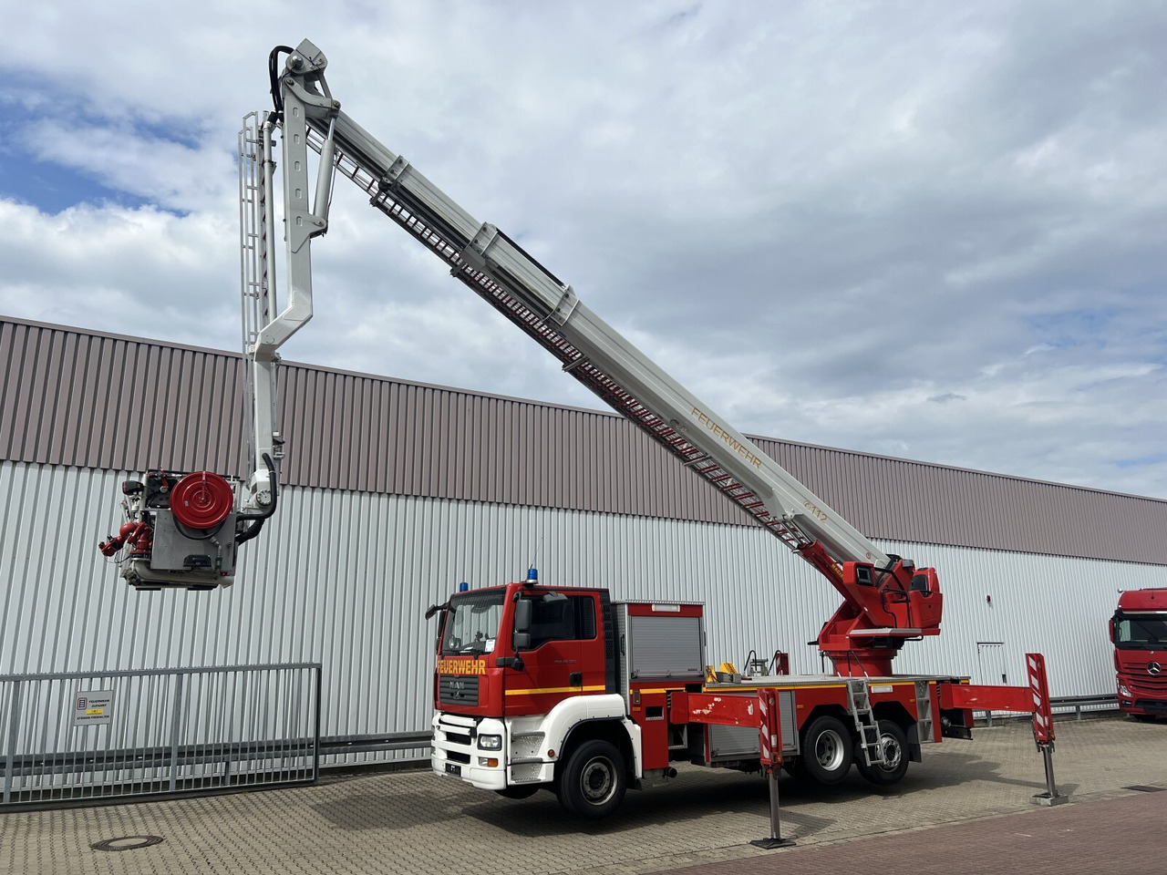 MAN TGA 26.360 6x2-2 LL, Magirus ALP 375 TGA 26.360 6x2-2 LL, Magirus ALP 375 - Camion de pompier: photos 1 MAN TGA 26.360 6x2-2 LL, Magirus ALP 375 TGA 26.360 6x2-2 LL, Magirus ALP 375 - Camion de pompier: photos 1