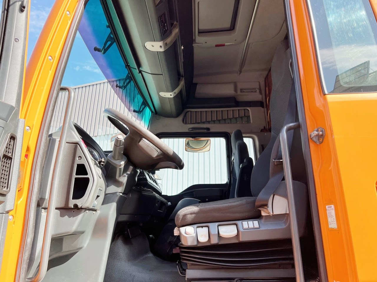MAN TGA 26.440 6X2-2 LL TGA 26.440 6X2-2 LL, Intarder, Liftachse, LBW BÄR unterfaltbar - Camion porte-conteneur/ Caisse mobile: photos 2 MAN TGA 26.440 6X2-2 LL TGA 26.440 6X2-2 LL, Intarder, Liftachse, LBW BÄR unterfaltbar - Camion porte-conteneur/ Caisse mobile: photos 2