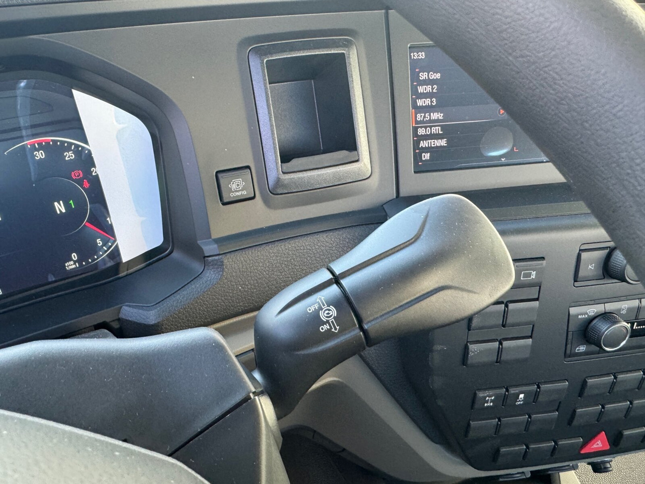 MAN TGL 8.190 4x2 BB CH TGL 8.190 4x2 BB CH, Nebenantrieb, 2x VORHANDEN - Châssis cabine: photos 5 MAN TGL 8.190 4x2 BB CH TGL 8.190 4x2 BB CH, Nebenantrieb, 2x VORHANDEN - Châssis cabine: photos 5