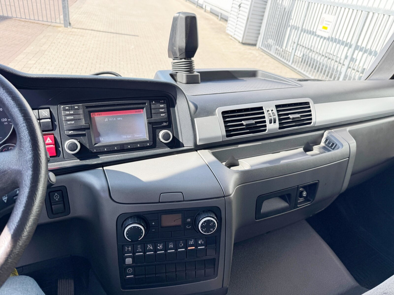 MAN TGM 15.250/340 4X2 BL TGM 15.250/340 4X2 BL - Camion ampliroll: photos 3 MAN TGM 15.250/340 4X2 BL TGM 15.250/340 4X2 BL - Camion ampliroll: photos 3