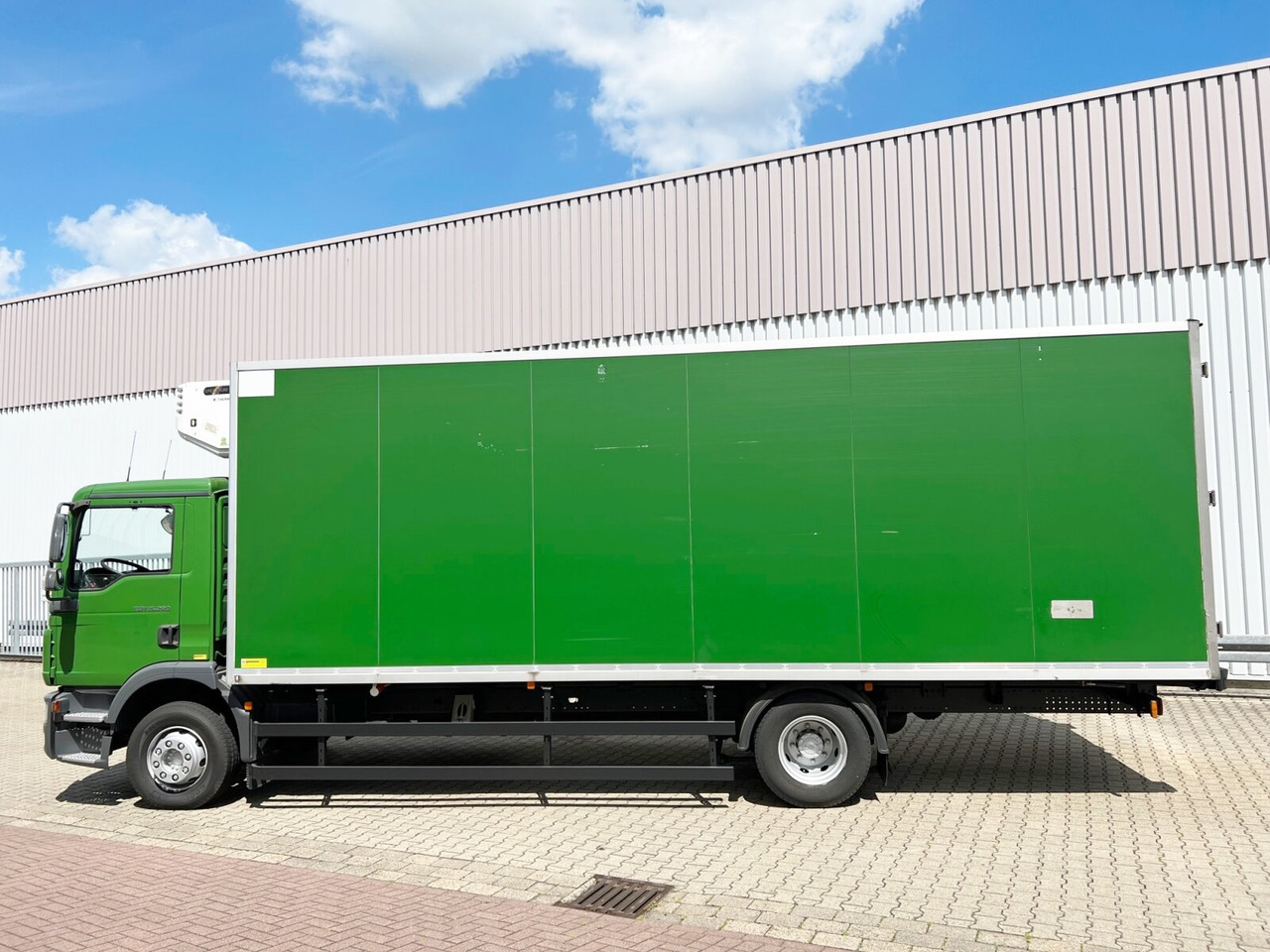 MAN TGM 15.290 4x2 BL TGM 15.290 4x2 BL, Tiefkühlkoffer - Camion frigorifique: photos 2 MAN TGM 15.290 4x2 BL TGM 15.290 4x2 BL, Tiefkühlkoffer - Camion frigorifique: photos 2