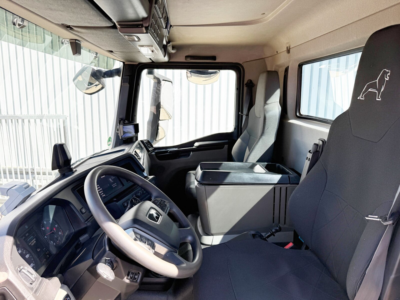 MAN TGM 18.320 4x2 BL TGM 18.320 4x2 BL, Hiab Tele-Absetzanlage, Funk - Camion multibenne: photos 2 MAN TGM 18.320 4x2 BL TGM 18.320 4x2 BL, Hiab Tele-Absetzanlage, Funk - Camion multibenne: photos 2
