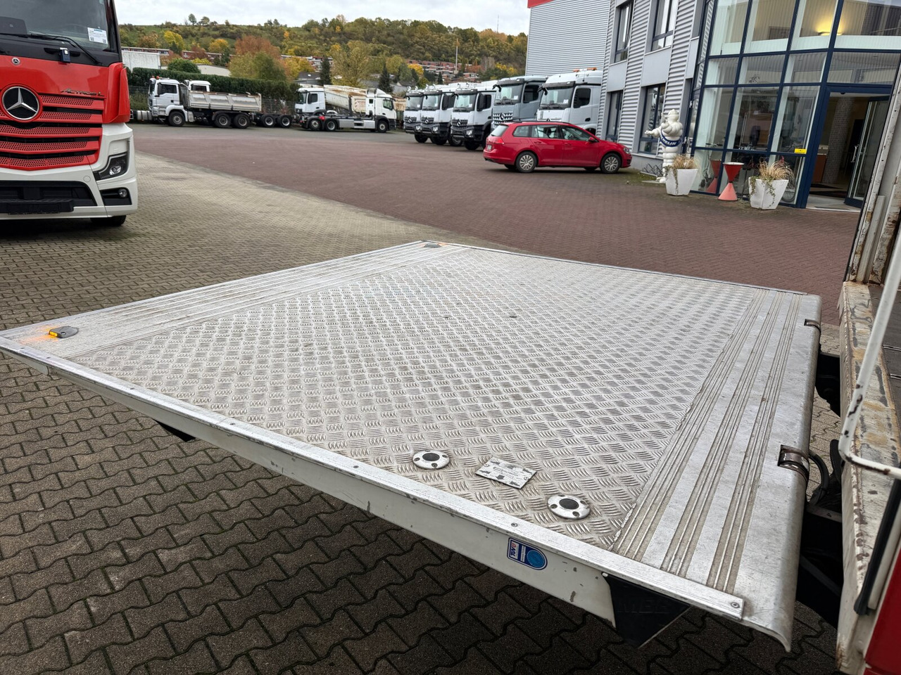 Camion fourgon MAN TGM 22.290 6x2-4 LL TGM 22.290 6x2-4 LL, EEV, Lenkachse, 2x AHK, Getränkekoffer, LBW MBB: photos 14 Camion fourgon MAN TGM 22.290 6x2-4 LL TGM 22.290 6x2-4 LL, EEV, Lenkachse, 2x AHK, Getränkekoffer, LBW MBB: photos 14