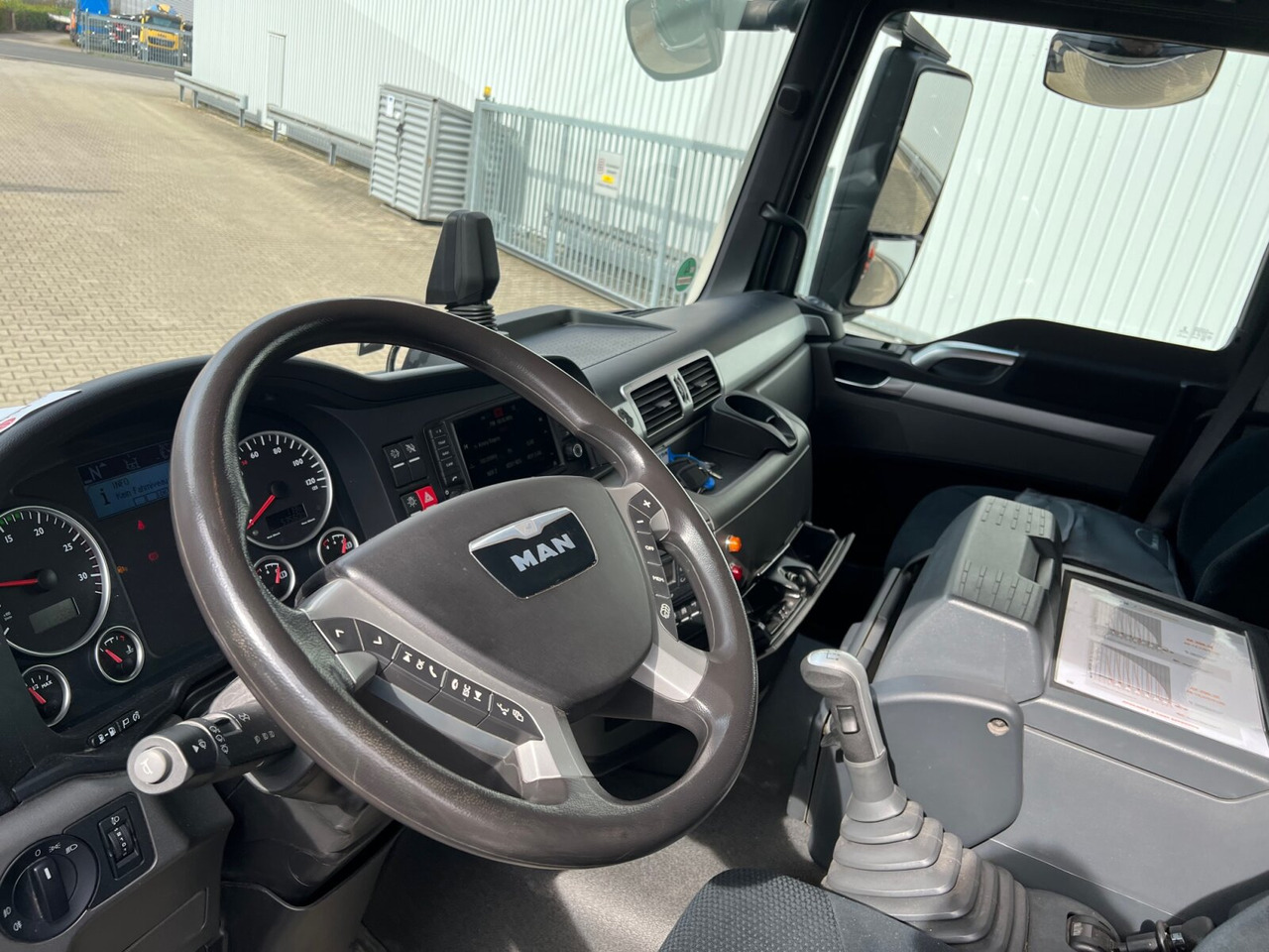 Camion ampliroll, Camion grue MAN TGS 26.360/400 6x2-4 BL TGS 26.360/400 6x2-4 BL, Lenk-/Lift, Kran Atlas AK 206.3E A5, Funk: photos 11