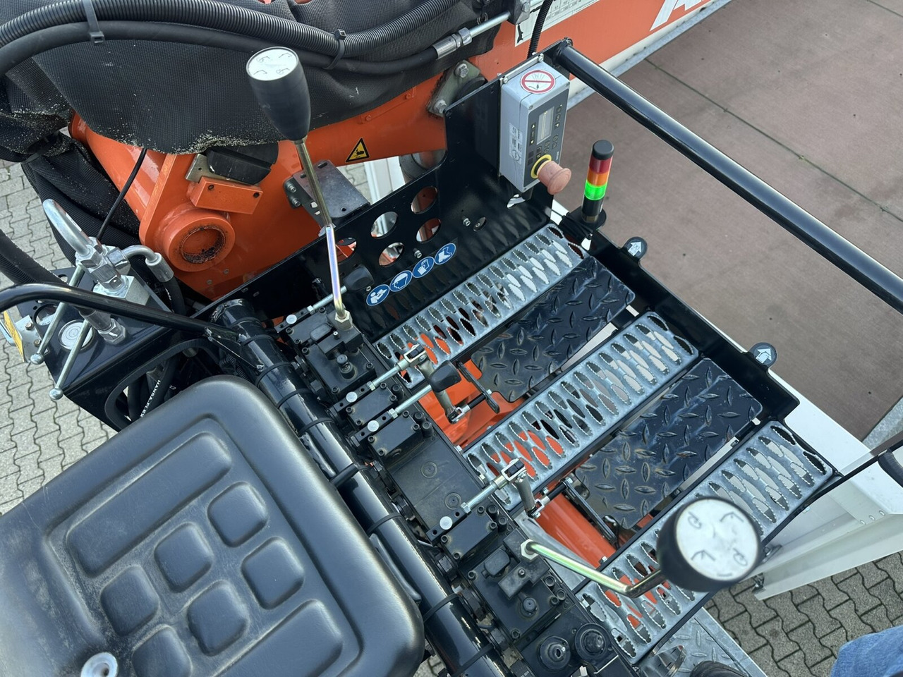 MAN TGX 26.470 6x2-4 BL TGX 26.470 6x2-4 BL, Lenk-/Liftachse, Retarder, Navi, Heckkran Atlas AK 170.2-A2 - Camion grue, Camion plateau: photos 2 MAN TGX 26.470 6x2-4 BL TGX 26.470 6x2-4 BL, Lenk-/Liftachse, Retarder, Navi, Heckkran Atlas AK 170.2-A2 - Camion grue, Camion plateau: photos 2