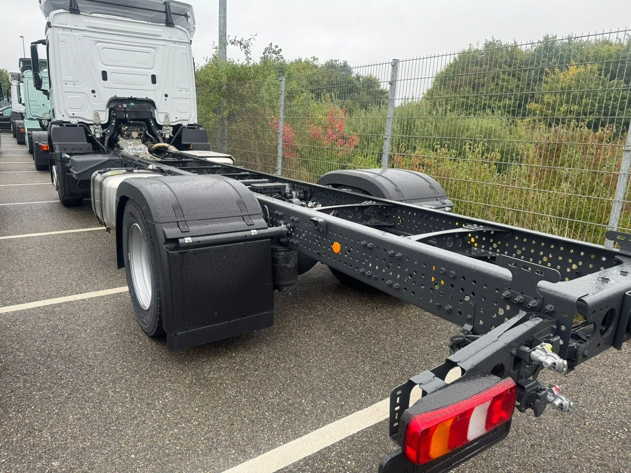 Mercedes-Benz Actros 1827/30 L 4x2 Actros 1827/30 L 4x2, Gardine, LBW - Camion plateau: photos 3 Mercedes-Benz Actros 1827/30 L 4x2 Actros 1827/30 L 4x2, Gardine, LBW - Camion plateau: photos 3