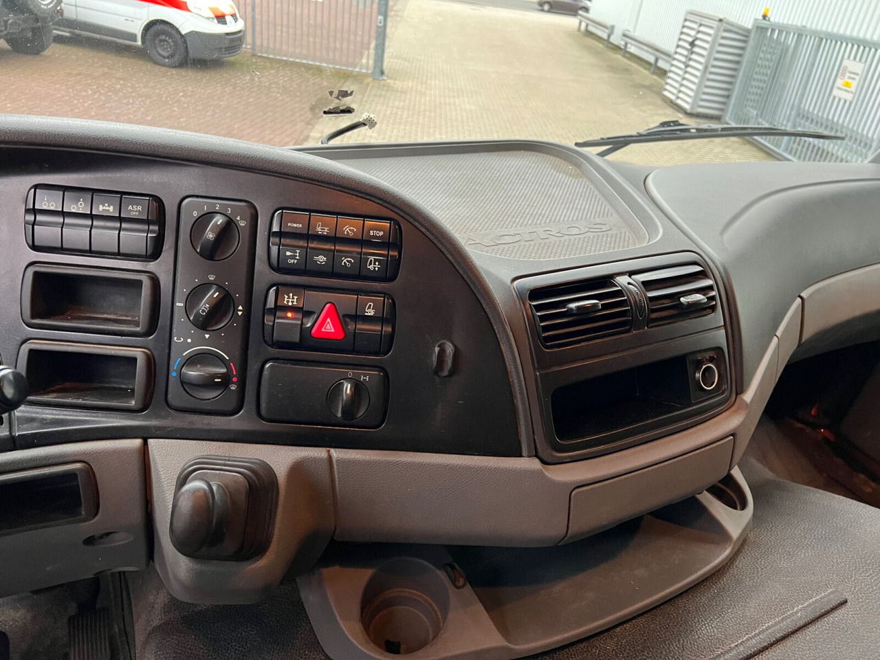 Mercedes-Benz Actros 2541 L 6x2 Actros 2541 L 6x2, Lenk-/Liftachse - Châssis cabine: photos 3 Mercedes-Benz Actros 2541 L 6x2 Actros 2541 L 6x2, Lenk-/Liftachse - Châssis cabine: photos 3