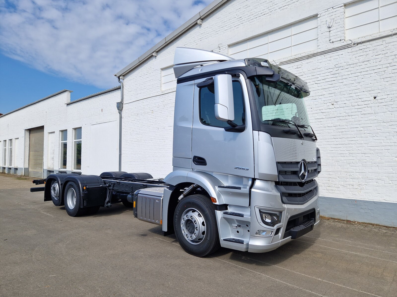 Mercedes-Benz Actros 2553 LL 6x2 Actros 2553 LL 6x2, Retarder, Liftachse, MultimediaCockpit, LED, Navi - Châssis cabine: photos 1 Mercedes-Benz Actros 2553 LL 6x2 Actros 2553 LL 6x2, Retarder, Liftachse, MultimediaCockpit, LED, Navi - Châssis cabine: photos 1