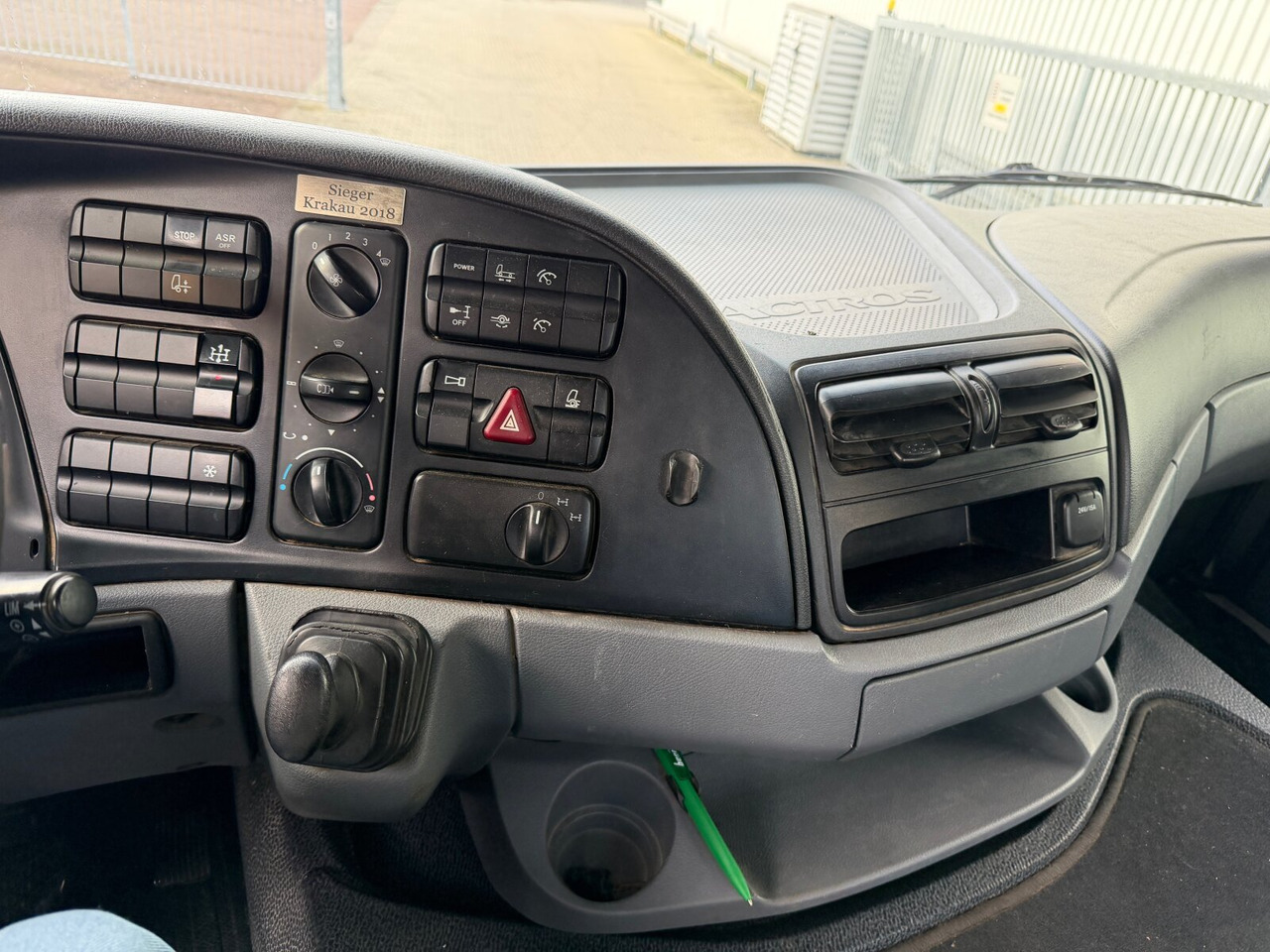 Mercedes-Benz Actros 2644 L 6x4 Actros 2644 L 6x4 - Camion ampliroll: photos 4 Mercedes-Benz Actros 2644 L 6x4 Actros 2644 L 6x4 - Camion ampliroll: photos 4