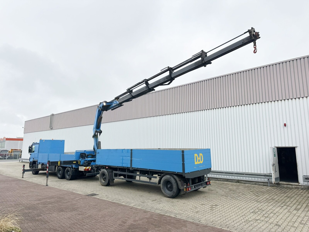 Mercedes-Benz Actros 2741 L 6x4 Actros 2741 L 6x4, Twist-Lock ausz. auf 3m, Heckkran Palfinger PK 42502-D, Funk - Camion plateau, Camion grue: photos 4 Mercedes-Benz Actros 2741 L 6x4 Actros 2741 L 6x4, Twist-Lock ausz. auf 3m, Heckkran Palfinger PK 42502-D, Funk - Camion plateau, Camion grue: photos 4