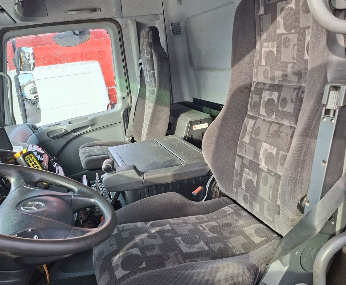 Mercedes-Benz Actros 4146 K 8x4/4 Actros 4146 K 8x4/4, Retarder, Kran Hiab XS 477 E-7 HiPro, Flyjib, Seilwinde, Funk - Camion ampliroll, Camion grue: photos 3 Mercedes-Benz Actros 4146 K 8x4/4 Actros 4146 K 8x4/4, Retarder, Kran Hiab XS 477 E-7 HiPro, Flyjib, Seilwinde, Funk - Camion ampliroll, Camion grue: photos 3