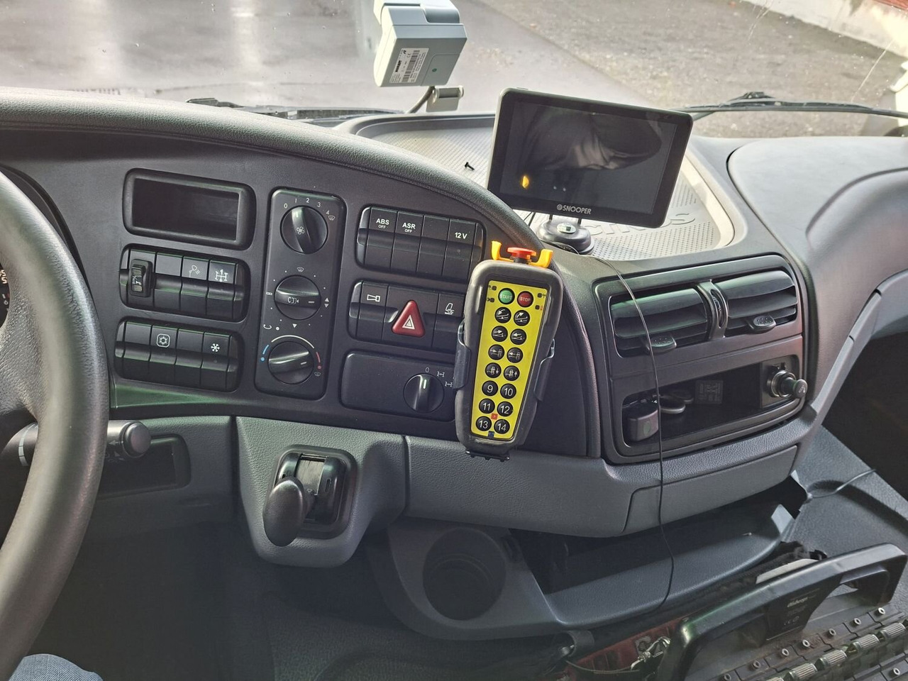 Mercedes-Benz Actros 4146 K 8x4/4 Actros 4146 K 8x4/4, Retarder, Kran Hiab XS 477 E-7 HiPro, Flyjib, Seilwinde, Funk - Camion ampliroll, Camion grue: photos 5 Mercedes-Benz Actros 4146 K 8x4/4 Actros 4146 K 8x4/4, Retarder, Kran Hiab XS 477 E-7 HiPro, Flyjib, Seilwinde, Funk - Camion ampliroll, Camion grue: photos 5