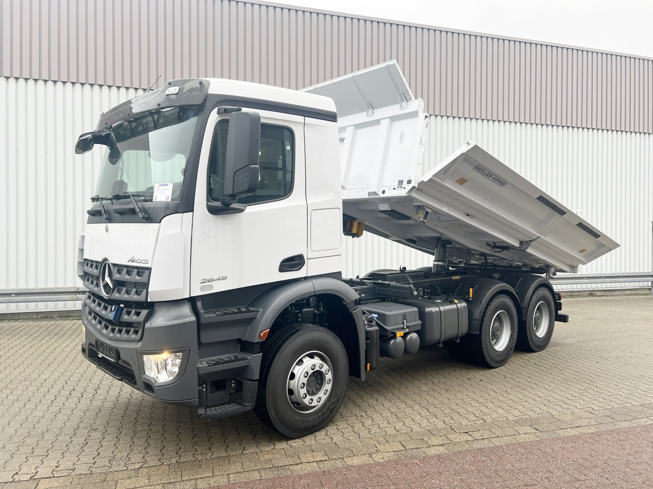 Mercedes-Benz Arocs 2645 K 6x4 Arocs 2645 K 6x4, MultimediaCockpit, Bordmatik links - Camion benne: photos 1 Mercedes-Benz Arocs 2645 K 6x4 Arocs 2645 K 6x4, MultimediaCockpit, Bordmatik links - Camion benne: photos 1
