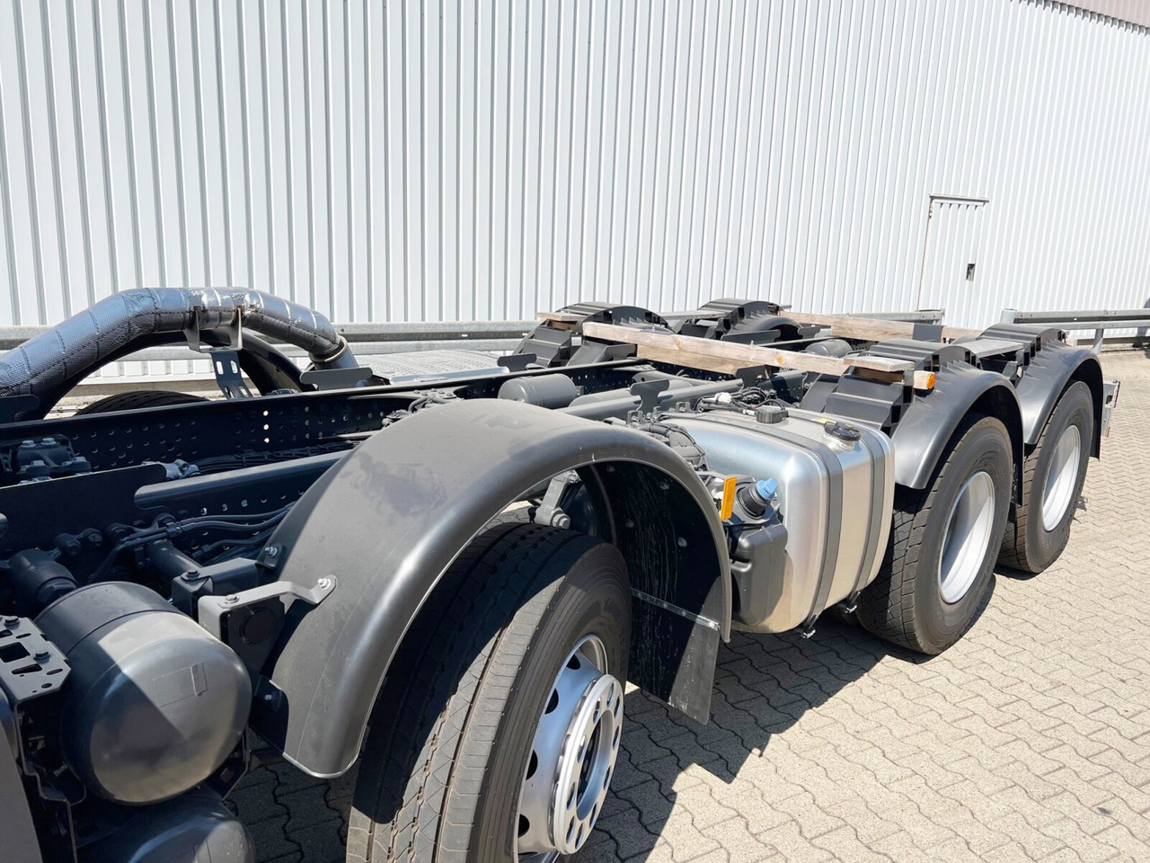 Mercedes-Benz Arocs 3240 8x4 Arocs 3240 8x4, Meiller 3-Seiten Kipper, ca. 14m³ - Camion benne: photos 2 Mercedes-Benz Arocs 3240 8x4 Arocs 3240 8x4, Meiller 3-Seiten Kipper, ca. 14m³ - Camion benne: photos 2