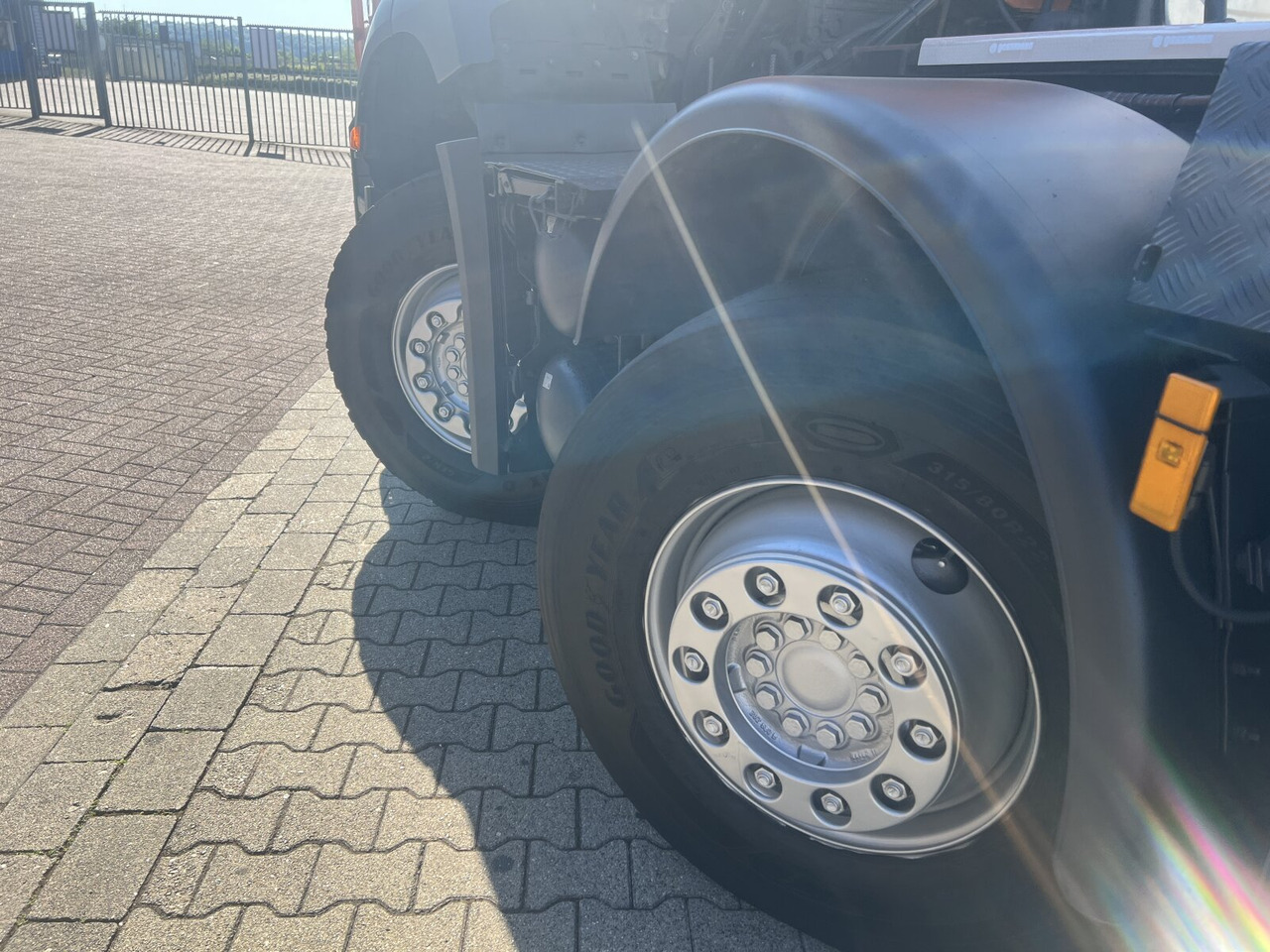 Mercedes-Benz Arocs 3243 LK 8x4/4 Arocs 3243 LK 8x4/4, Motorabtrieb - Camion ampliroll: photos 2 Mercedes-Benz Arocs 3243 LK 8x4/4 Arocs 3243 LK 8x4/4, Motorabtrieb - Camion ampliroll: photos 2