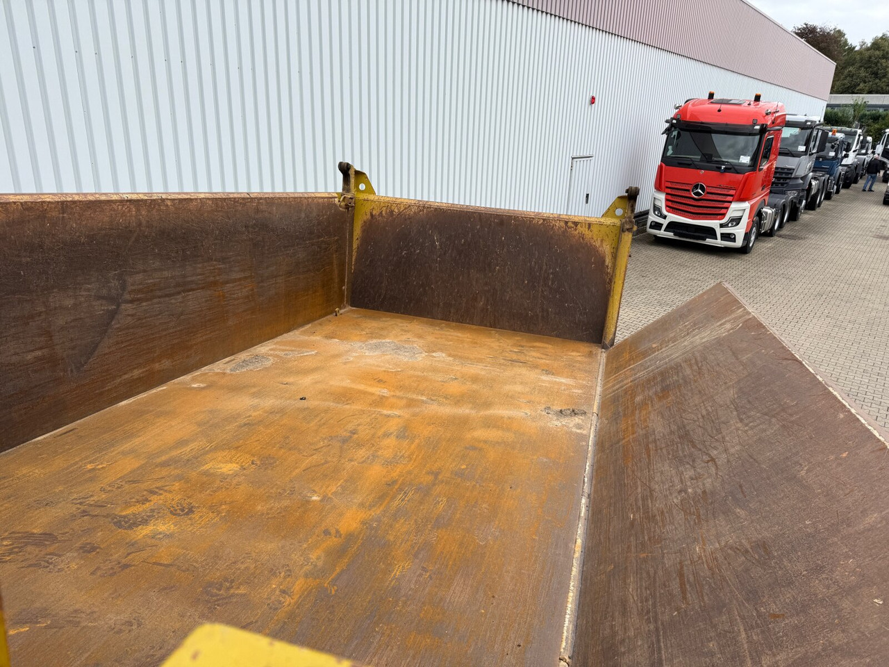 Mercedes-Benz Arocs 3363 K 6x4 Arocs 3363 K 6x4, Grounder, Turbo-Retarder-Kupplung, Bordmatik - Camion benne: photos 2 Mercedes-Benz Arocs 3363 K 6x4 Arocs 3363 K 6x4, Grounder, Turbo-Retarder-Kupplung, Bordmatik - Camion benne: photos 2