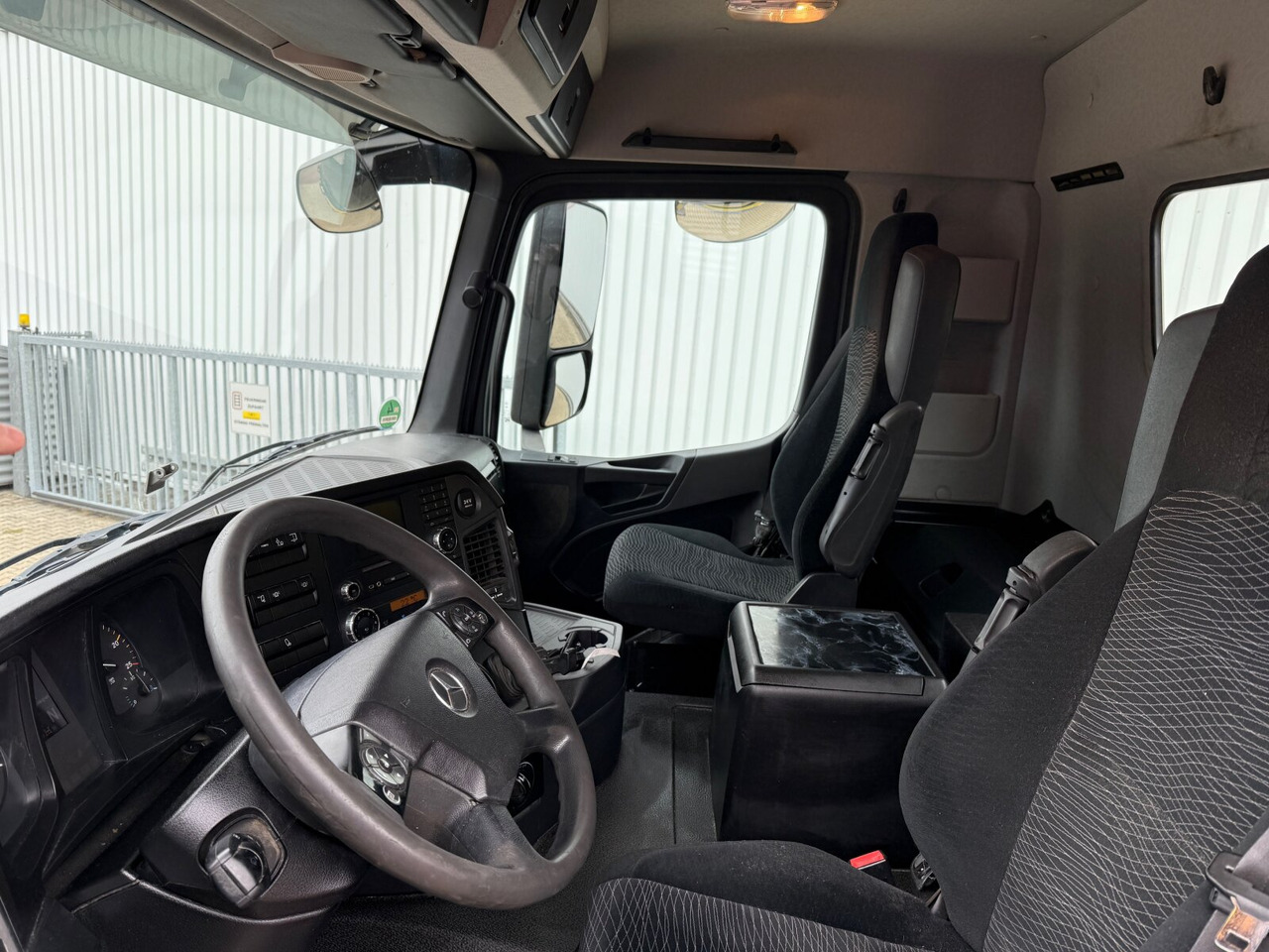 Mercedes-Benz Arocs 3363 K 6x4 Arocs 3363 K 6x4, Grounder, Turbo-Retarder-Kupplung, Bordmatik - Camion benne: photos 3 Mercedes-Benz Arocs 3363 K 6x4 Arocs 3363 K 6x4, Grounder, Turbo-Retarder-Kupplung, Bordmatik - Camion benne: photos 3