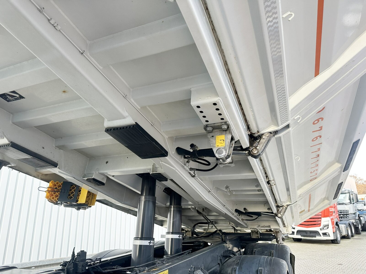 Camion benne Mercedes-Benz Arocs 3445 K 8x4/4 Arocs 3445 K 8x4/4, Meiller Bordmatik links: photos 12