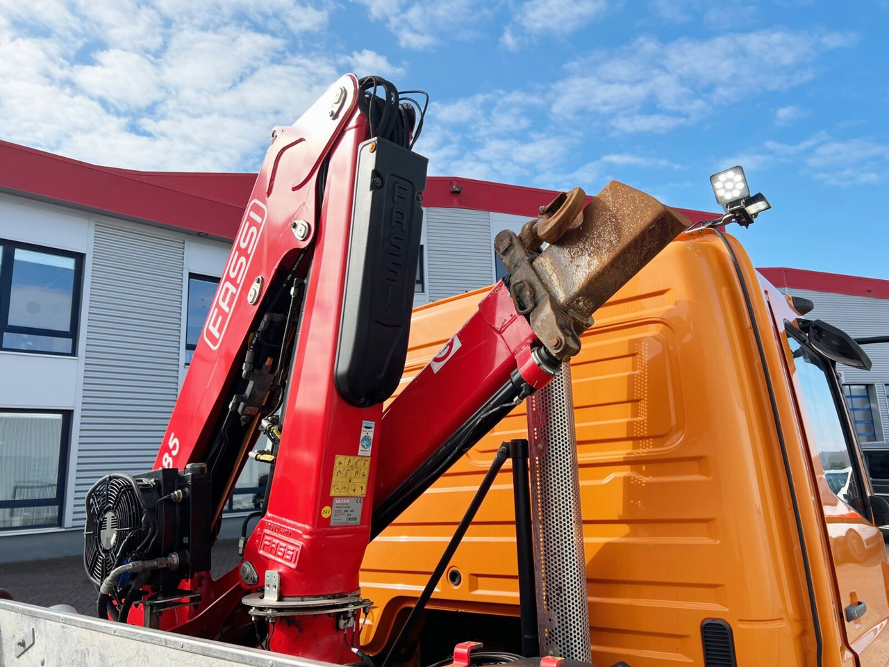 Camion grue, Camion plateau Mercedes-Benz Atego 1023 L 4x2 Atego 1023 L 4x2 mit Kran Fassi F85B.0.21: photos 11 Camion grue, Camion plateau Mercedes-Benz Atego 1023 L 4x2 Atego 1023 L 4x2 mit Kran Fassi F85B.0.21: photos 11