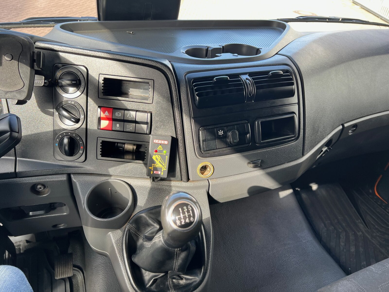 Camion grue, Camion plateau Mercedes-Benz Atego 1023 L 4x2 Atego 1023 L 4x2 mit Kran Fassi F85B.0.21: photos 7 Camion grue, Camion plateau Mercedes-Benz Atego 1023 L 4x2 Atego 1023 L 4x2 mit Kran Fassi F85B.0.21: photos 7