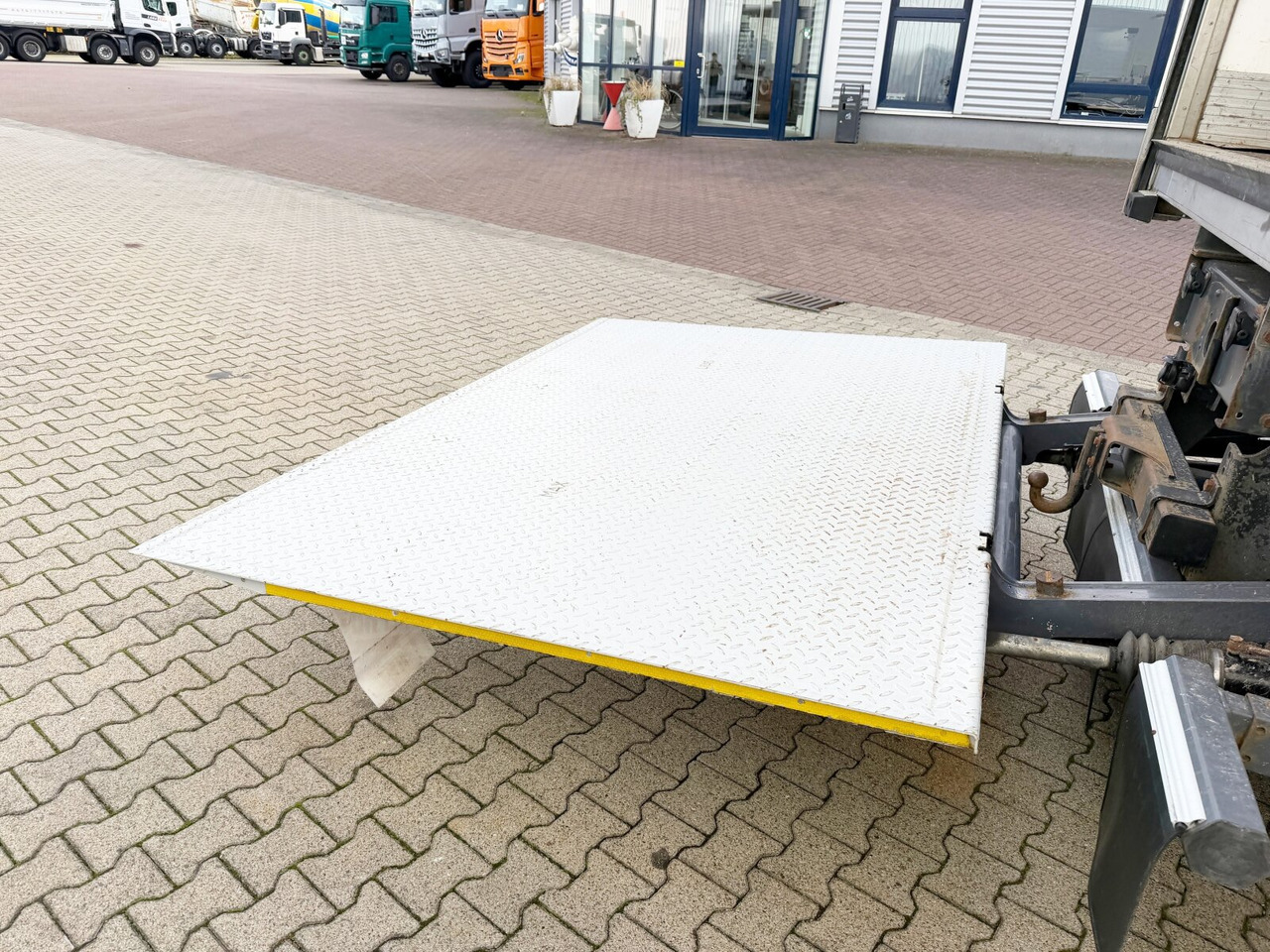 Mercedes-Benz Atego 1330 4x4 Atego 1330 4x4, Iso-Koffer mit Heizung, LBW - Camion fourgon: photos 2 Mercedes-Benz Atego 1330 4x4 Atego 1330 4x4, Iso-Koffer mit Heizung, LBW - Camion fourgon: photos 2