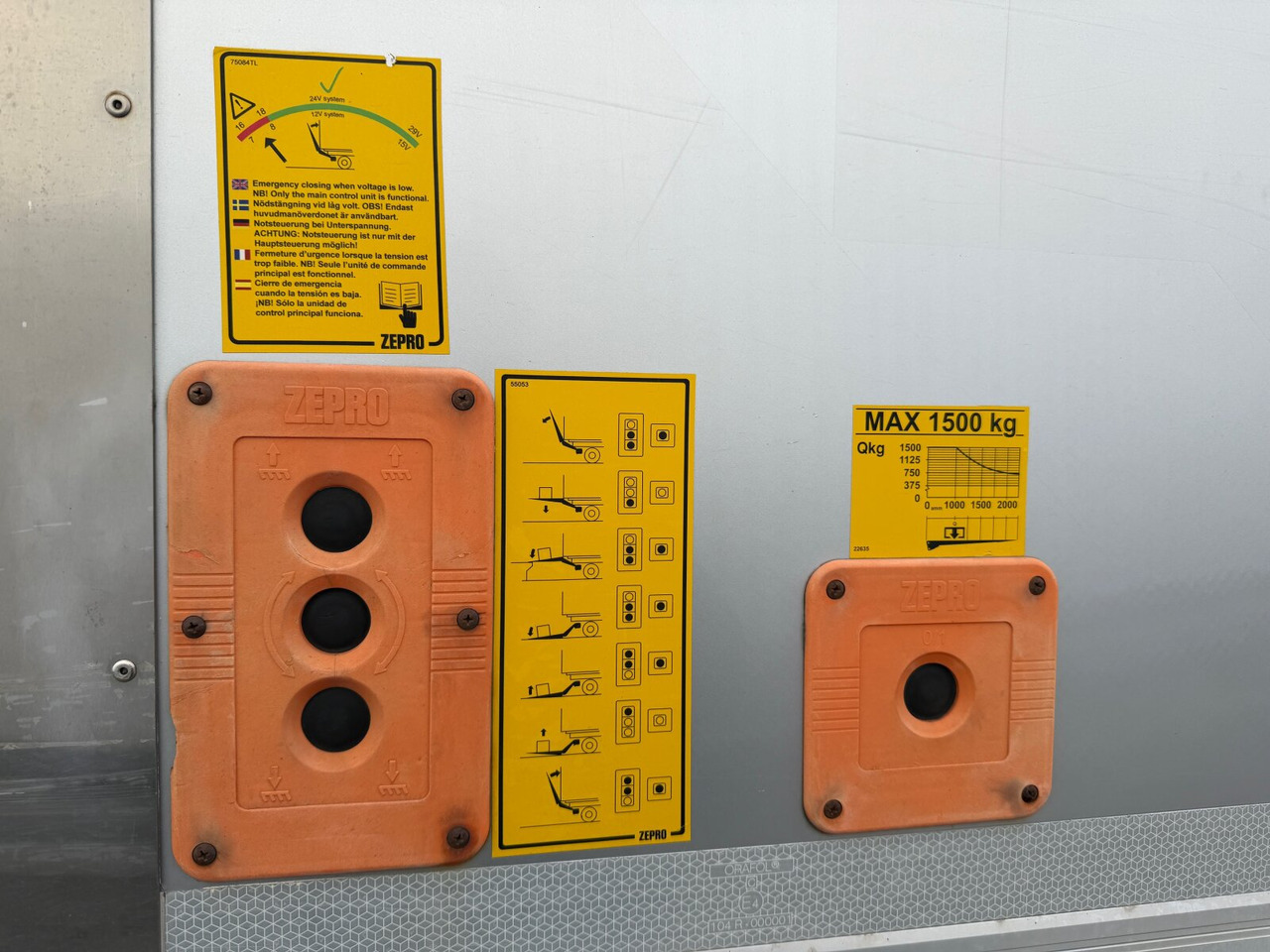 Mercedes-Benz Atego 1330 4x4 Atego 1330 4x4, Iso-Koffer mit Heizung, LBW - Camion fourgon: photos 5 Mercedes-Benz Atego 1330 4x4 Atego 1330 4x4, Iso-Koffer mit Heizung, LBW - Camion fourgon: photos 5